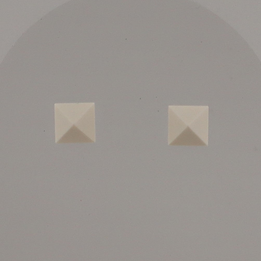 PYRAMID STUDS